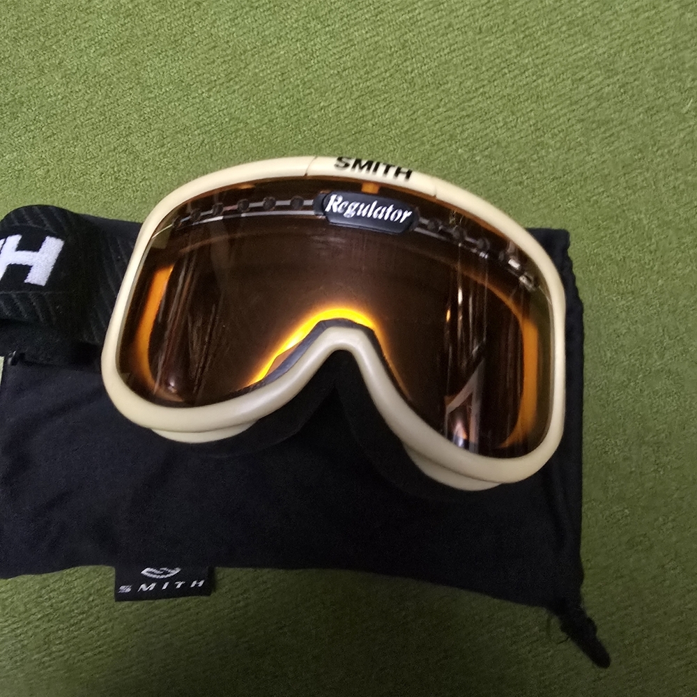 SMITH Regulator Goggles with Cream Frame and Orange Lenses